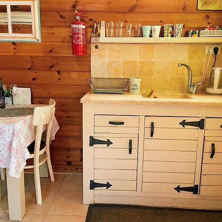 Julie'S Cabins Neot Golan エクステリア 写真