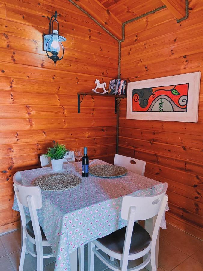 Julie'S Cabins Neot Golan エクステリア 写真